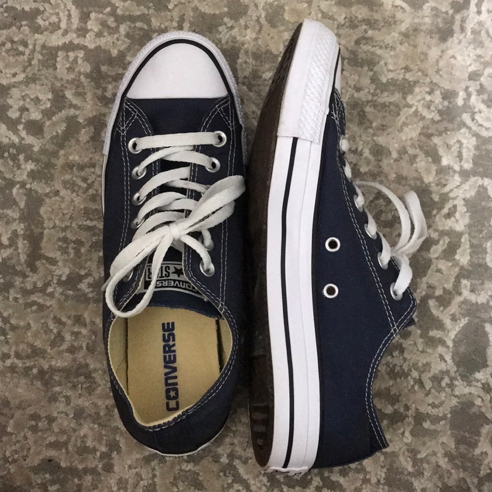 Navy blue converse